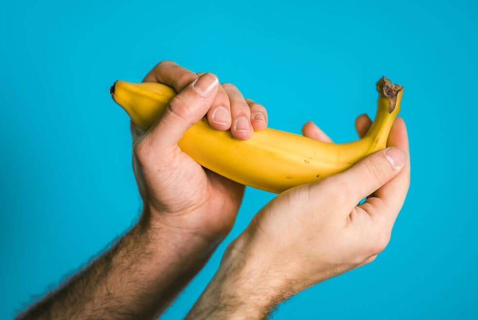Übung, um den Penis im Beispiel einer Banane zu erhöhen